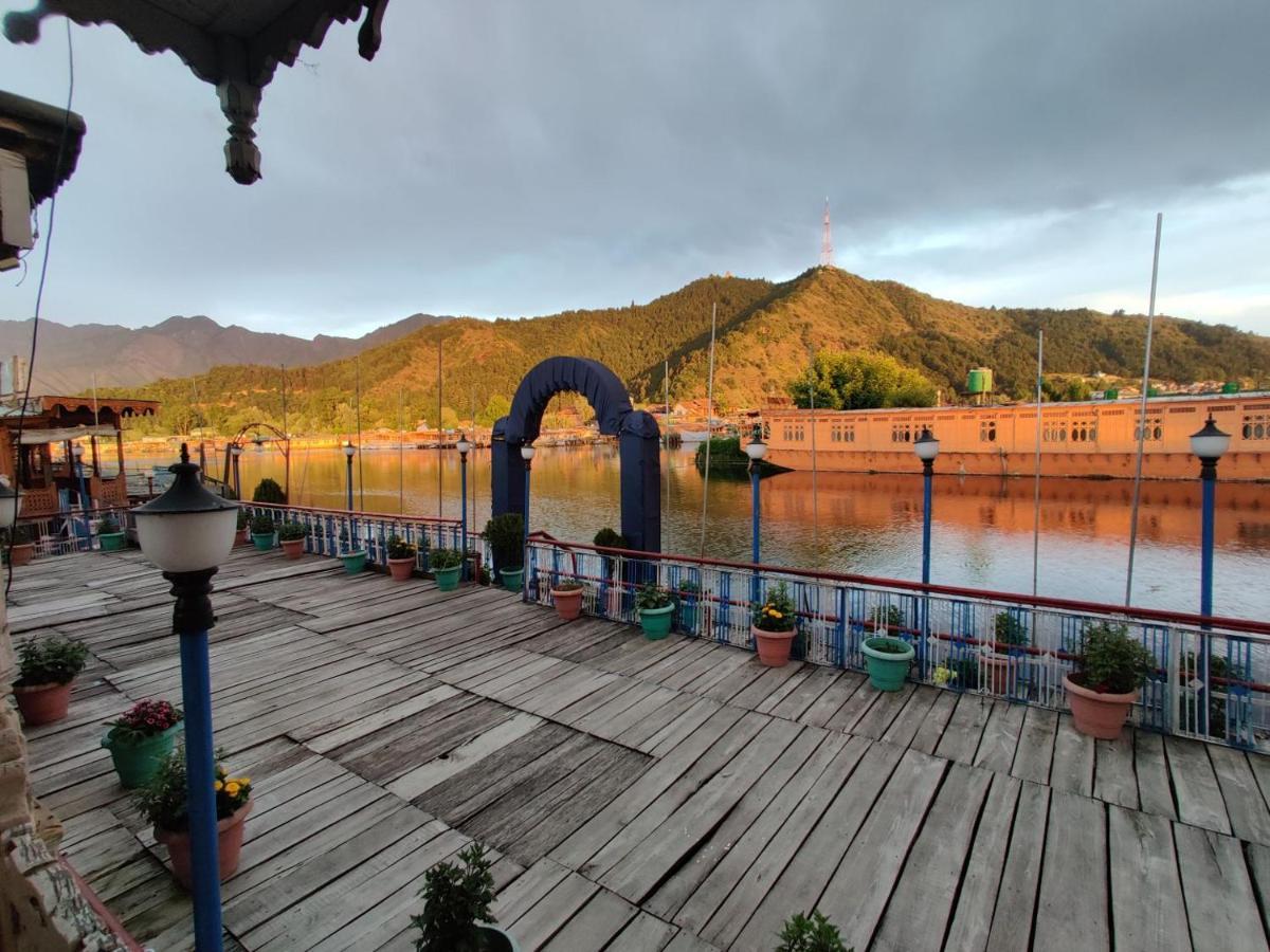 Aziz Palace Group Of Houseboats Srinagar  Ngoại thất bức ảnh