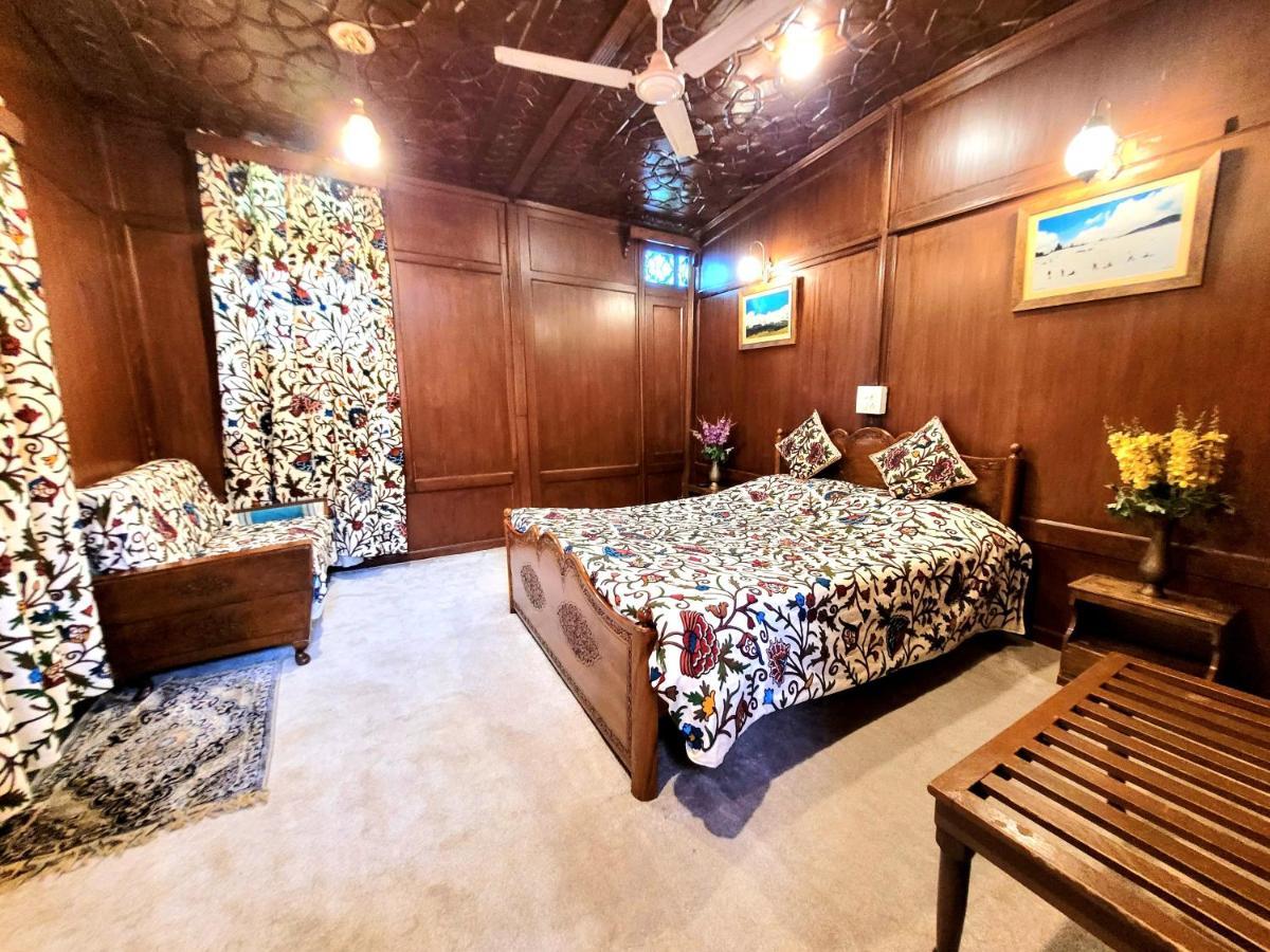 Aziz Palace Group Of Houseboats Srinagar  Ngoại thất bức ảnh