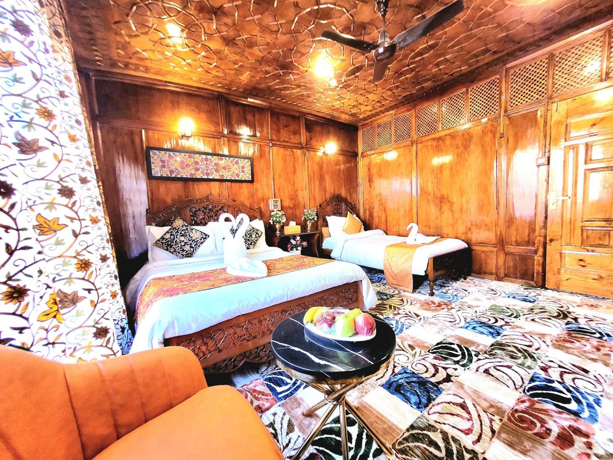Aziz Palace Group Of Houseboats Srinagar  Ngoại thất bức ảnh