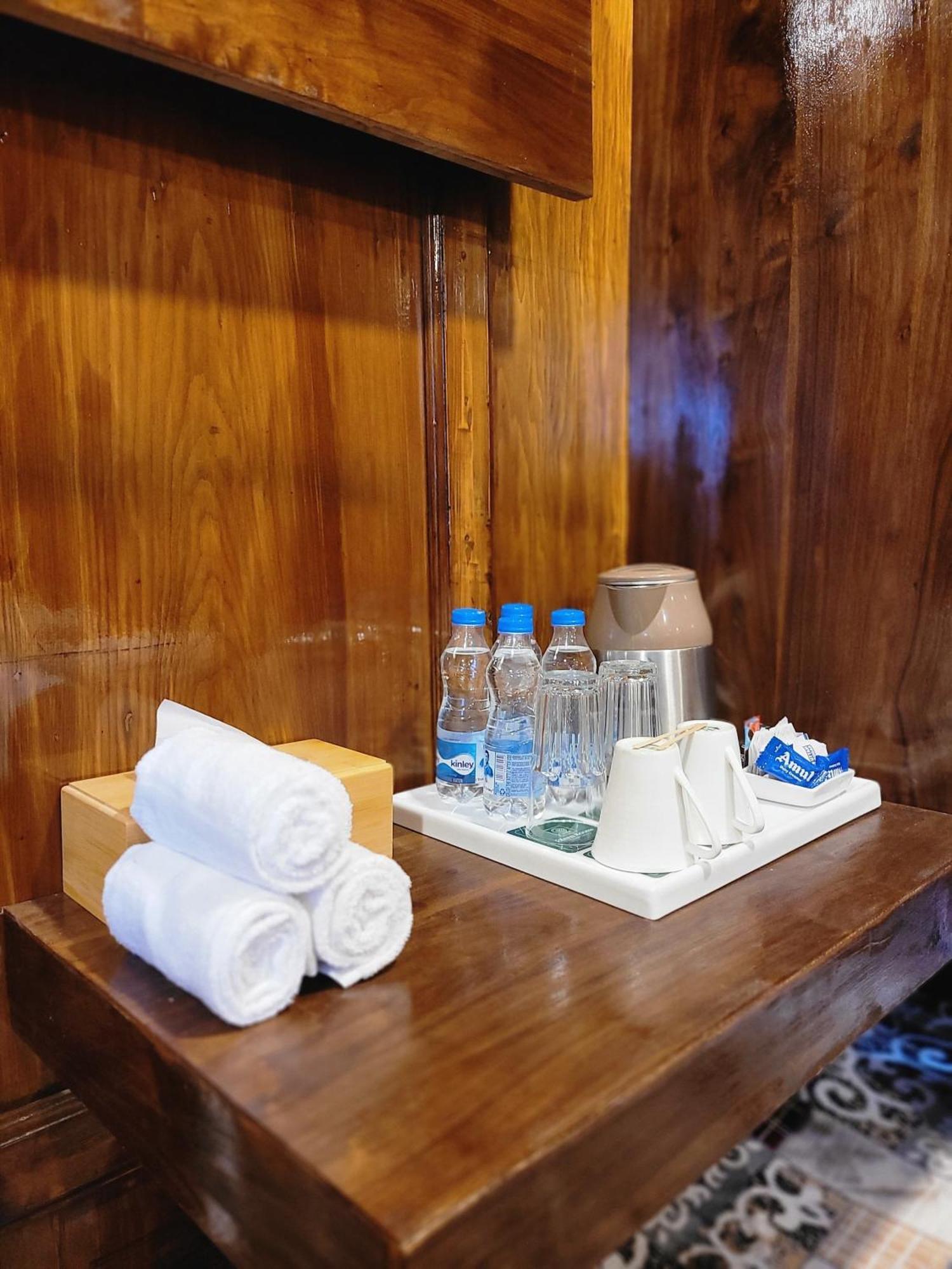 Aziz Palace Group Of Houseboats Srinagar  Ngoại thất bức ảnh