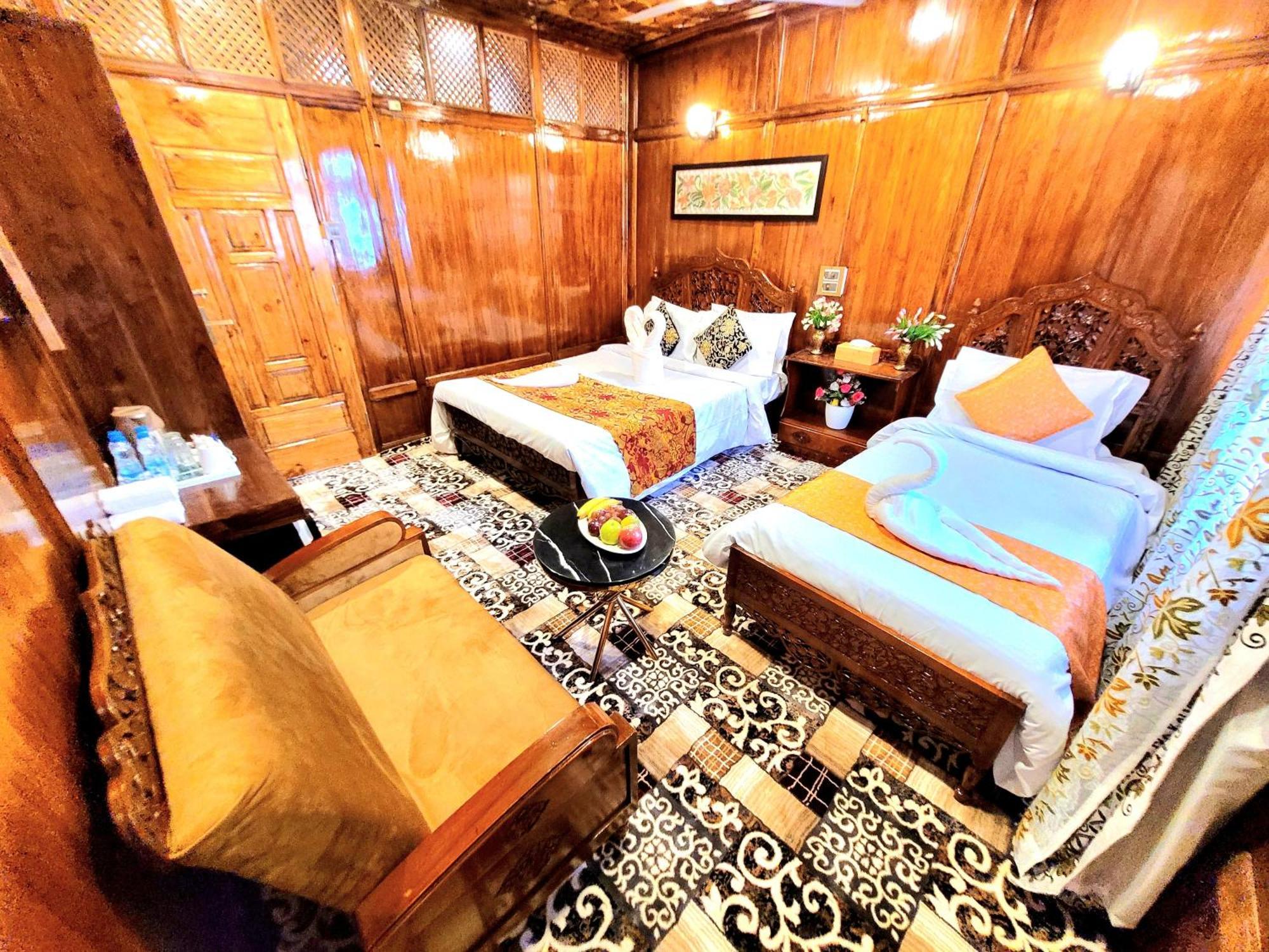 Aziz Palace Group Of Houseboats Srinagar  Ngoại thất bức ảnh