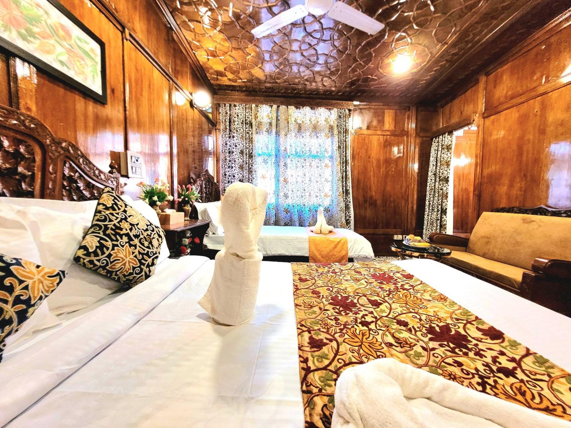 Aziz Palace Group Of Houseboats Srinagar  Ngoại thất bức ảnh