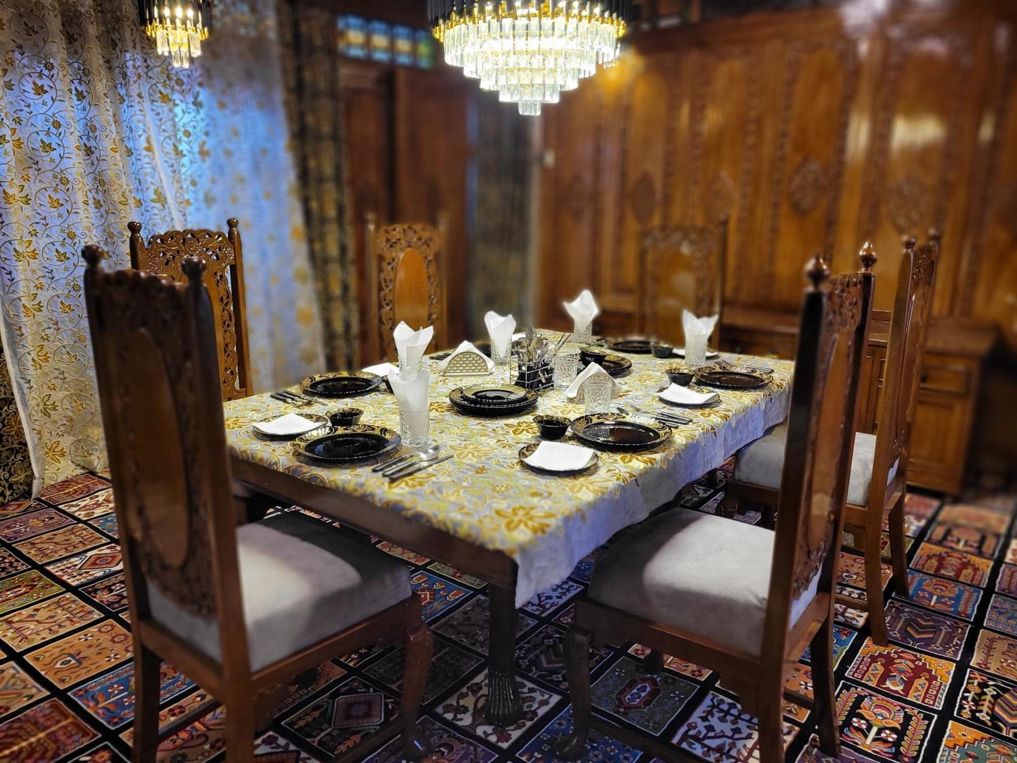 Aziz Palace Group Of Houseboats Srinagar  Ngoại thất bức ảnh