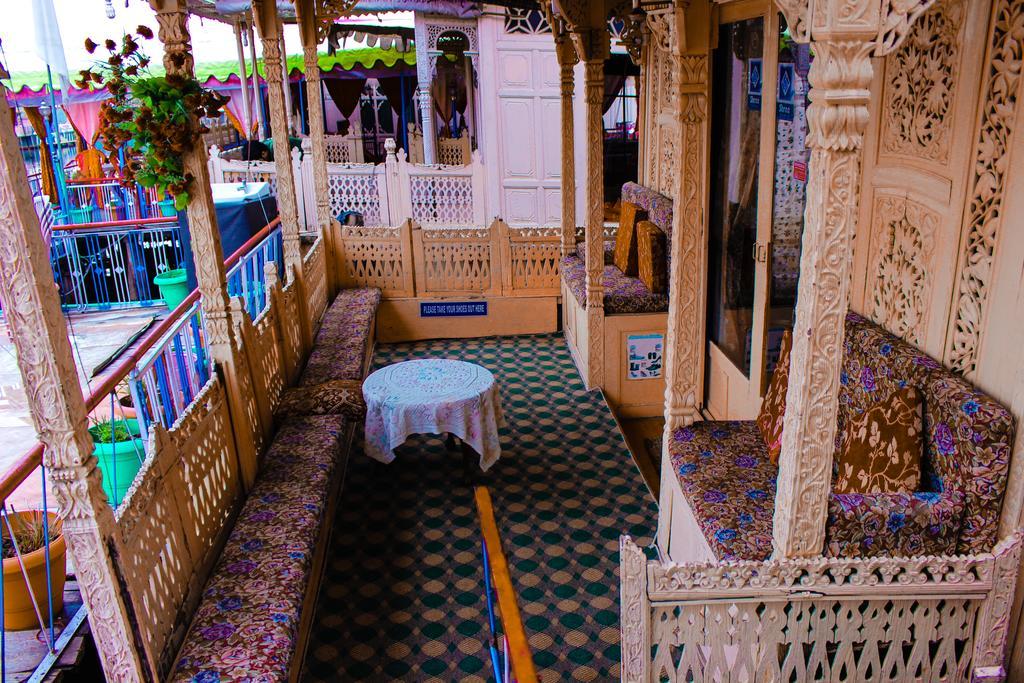 Aziz Palace Group Of Houseboats Srinagar  Ngoại thất bức ảnh
