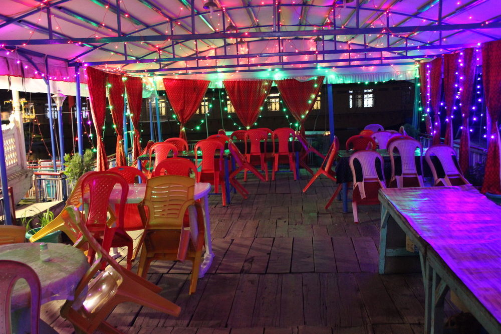 Aziz Palace Group Of Houseboats Srinagar  Ngoại thất bức ảnh
